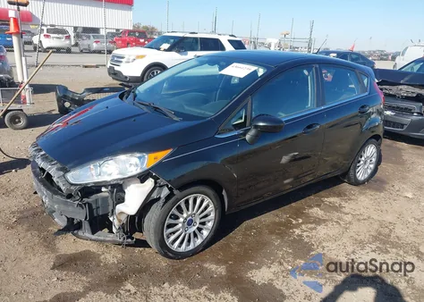 2014 Ford Fiesta Titanium z USA, uszkodzony, nr VIN 3FADP4FJ5EM227358